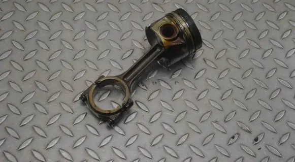 Volkswagen PASSAT B8 Piston BHS