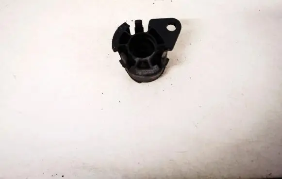 Volvo XC90 Radiator mount bracket 30639749
