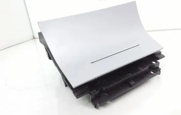 Skoda Octavia Mk2 (1Z) Ashtray (front) 1Z1863077A 1Z1857962B