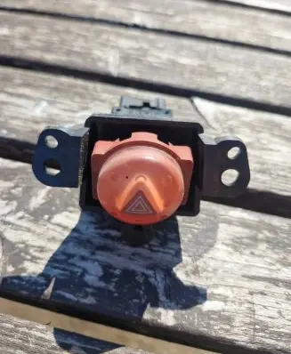 Nissan Almera Tino Hazard light switch