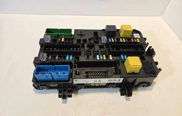 Opel Zafira B Fuse module 13220829 5DK00866943 0912
