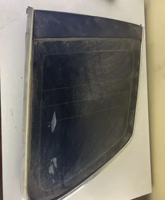 Volkswagen Touareg I Rear side window 7L6845297