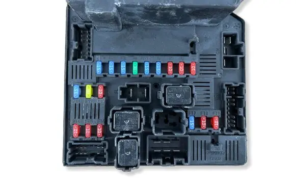 Nissan Qashqai Fuse module 284B7JD00B 519228324 1018659435