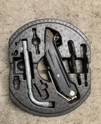 Volkswagen Golf Plus Tool set 1K0012115F 1K0011031L