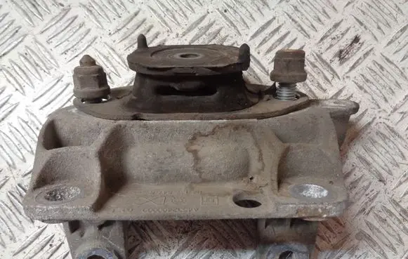 Engine mount bracket
