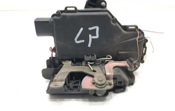 Volkswagen Bora Front door lock