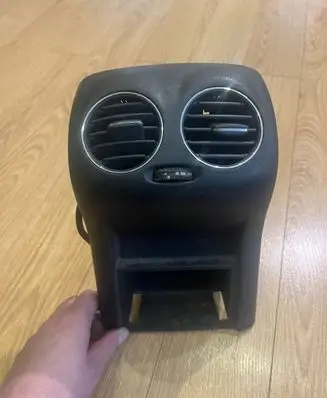 Rear air vent grill