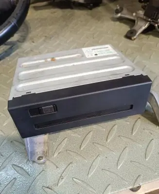 Lexus RX 330 - 350 - 400H Navigation unit CD/DVD player 8684148060 EKCB009614