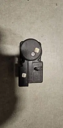 Mercedes-Benz C W202 Central locking vacuum pump 2028001948