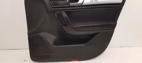 Volkswagen Touareg II Front door card panel trim