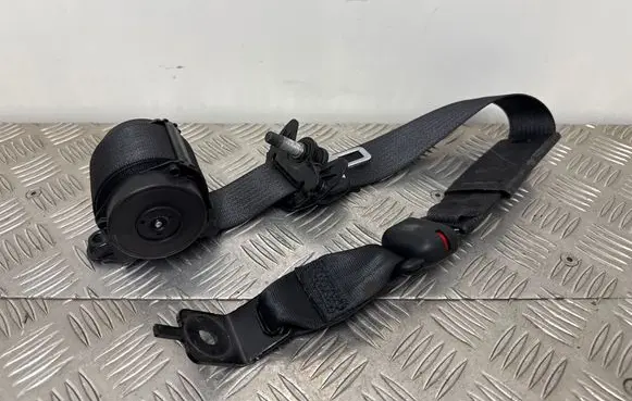 Rear seatbelt