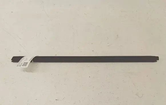 Mercedes-Benz C W204 Front door trim bar A20472501