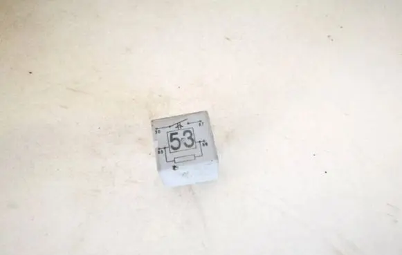 Volkswagen PASSAT B5 Other relay 141951253b 20240072