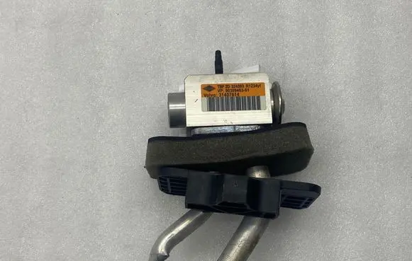 Volvo V40 Air conditioning (A/C) expansion valve 31407614