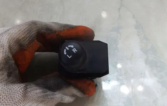 Suzuki Ignis Wing mirror switch