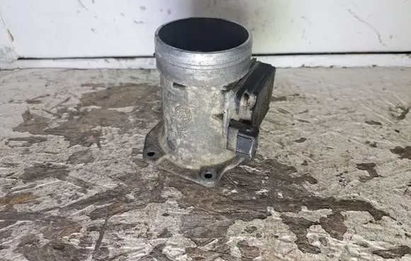 Audi A4 S4 B5 8D Mass air flow meter 037906461B AFH6010A