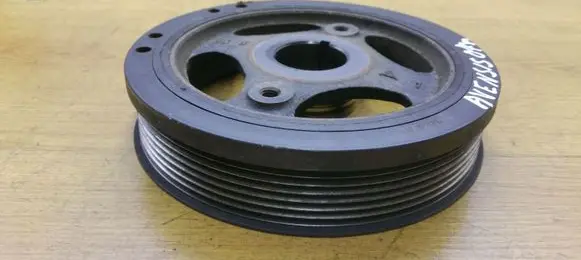Toyota Avensis T250 Crankshaft pulley 134080R011