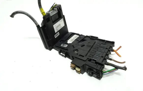 Peugeot 308 Fuse module 28236841 01705775 28257533