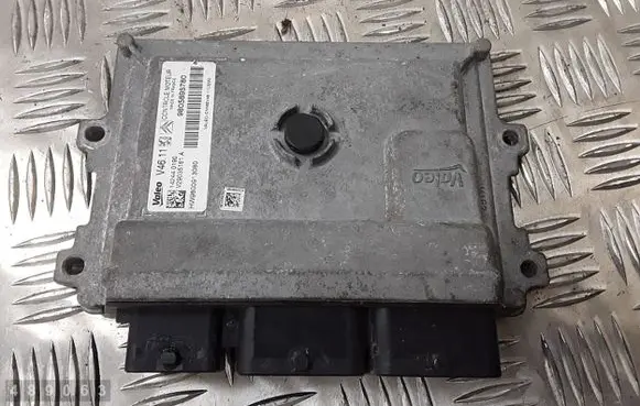 Fiat 500L Engine control unit/module v29002514e 9805895780