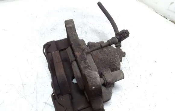 Volkswagen PASSAT B6 Front brake caliper