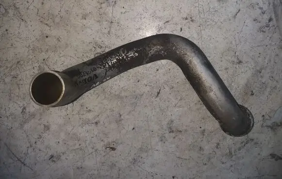 Volvo XC90 Engine coolant pipe/hose 9161700