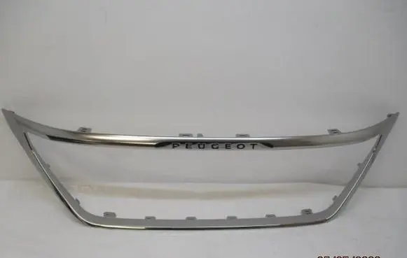 Peugeot 5008 II Front bumper upper radiator grill 9815335780