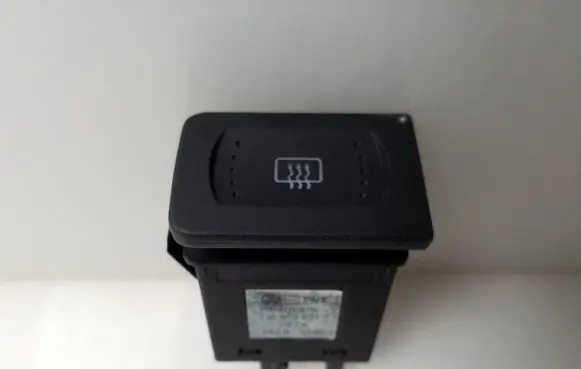 Volkswagen Golf IV Windscreen/window heater switch 1J0959621C