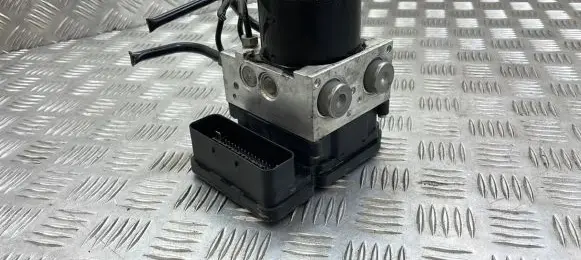 Volvo V70 ABS Pump 8G9N2C405AC P30681619 30681619