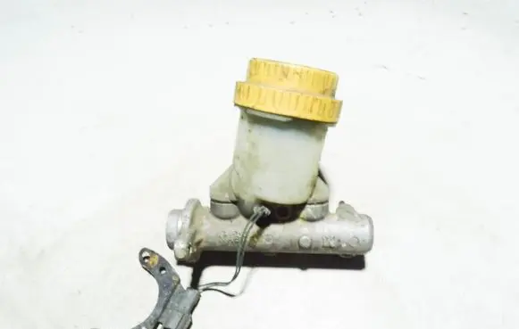 Mitsubishi Pajero Master brake cylinder