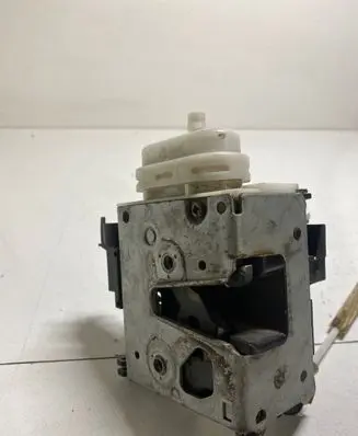 Audi A4 S4 B5 8D Front door lock 8D1837015E