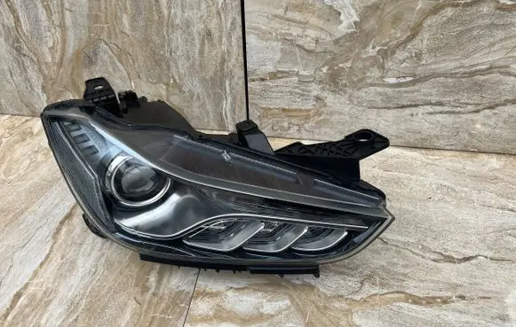 Maserati Ghibli Headlight/headlamp 670215134 130732947400