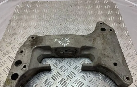 BMW 7 G11 G12 Gearbox mounting bracket 6796016