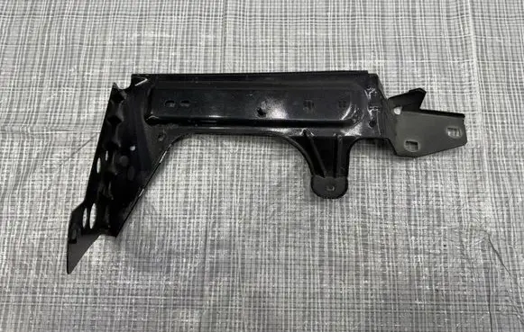 Maserati Grecale Fender mounting bracket C400