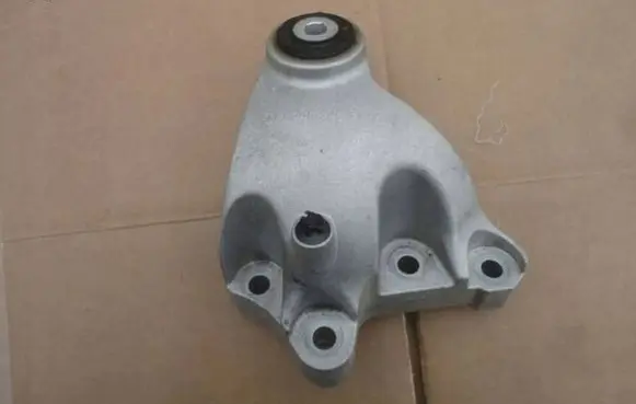Mercedes-Benz GLA W156 Engine mounting bracket A2462401108