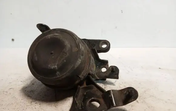 Toyota Corolla E120 E130 Engine mount vacuum valve 