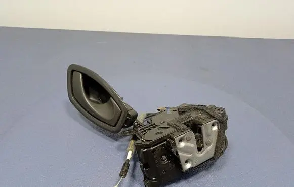 Opel Vivaro Front door lock 805027088R
