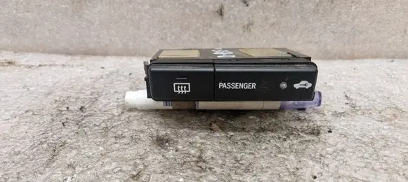 Toyota Avensis T250 Windscreen/window heater switch 8479005130c