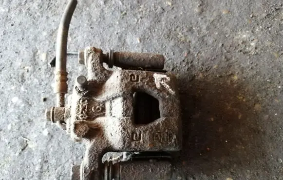 Nissan Juke I F15 Rear brake caliper
