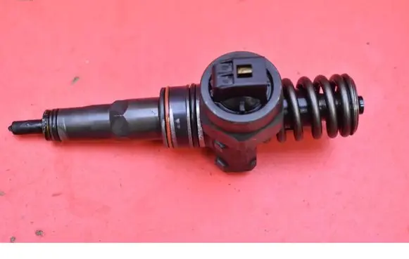 Volkswagen PASSAT B5 Fuel injector 038130073J