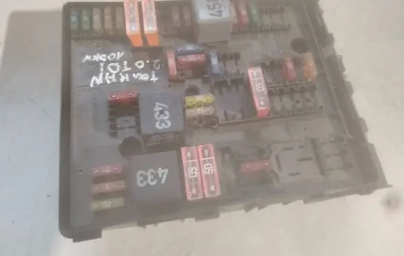 Volkswagen Touran I Fuse module 1K0937124K