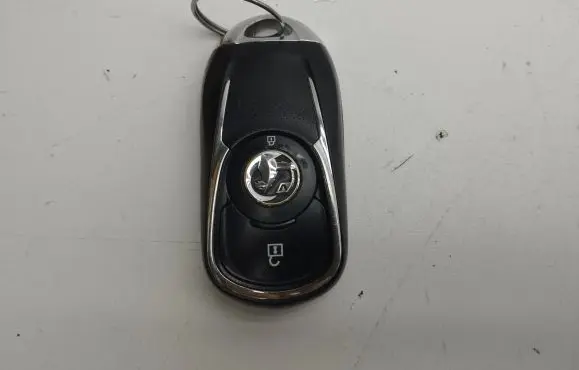 Opel Insignia B Ignition key/card 