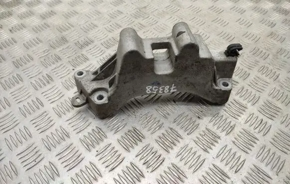 Citroen C4 II Engine mounting bracket 9676523180
