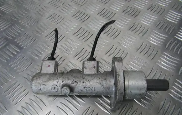 Master brake cylinder