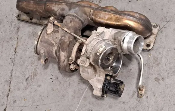 BMW X6 E71 Turbo 18621015060a