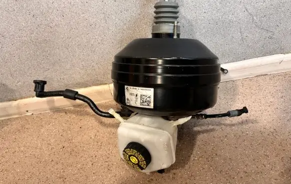 BMW 4 F32 F33 Brake booster 2284895