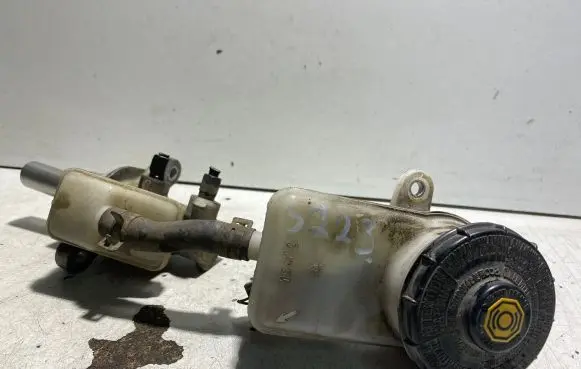 Brake fluid reservoir