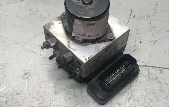 Opel Insignia A ABS Pump 13328651