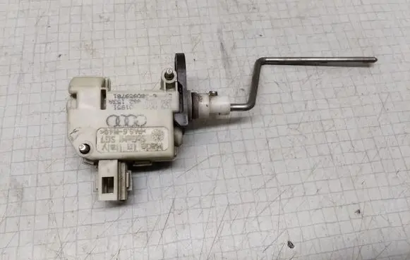 Audi A4 S4 B7 8E 8H Central locking motor 3B0959781