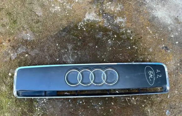 Audi A2 Front grill 8Z0853631 8Z0853692A