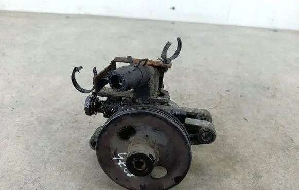 Hyundai Tucson JM Power steering pump 571002E000